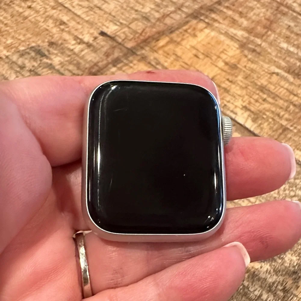 Apple Watch Series 5 ,40mm, multiple wristbands, face covers and watch band case